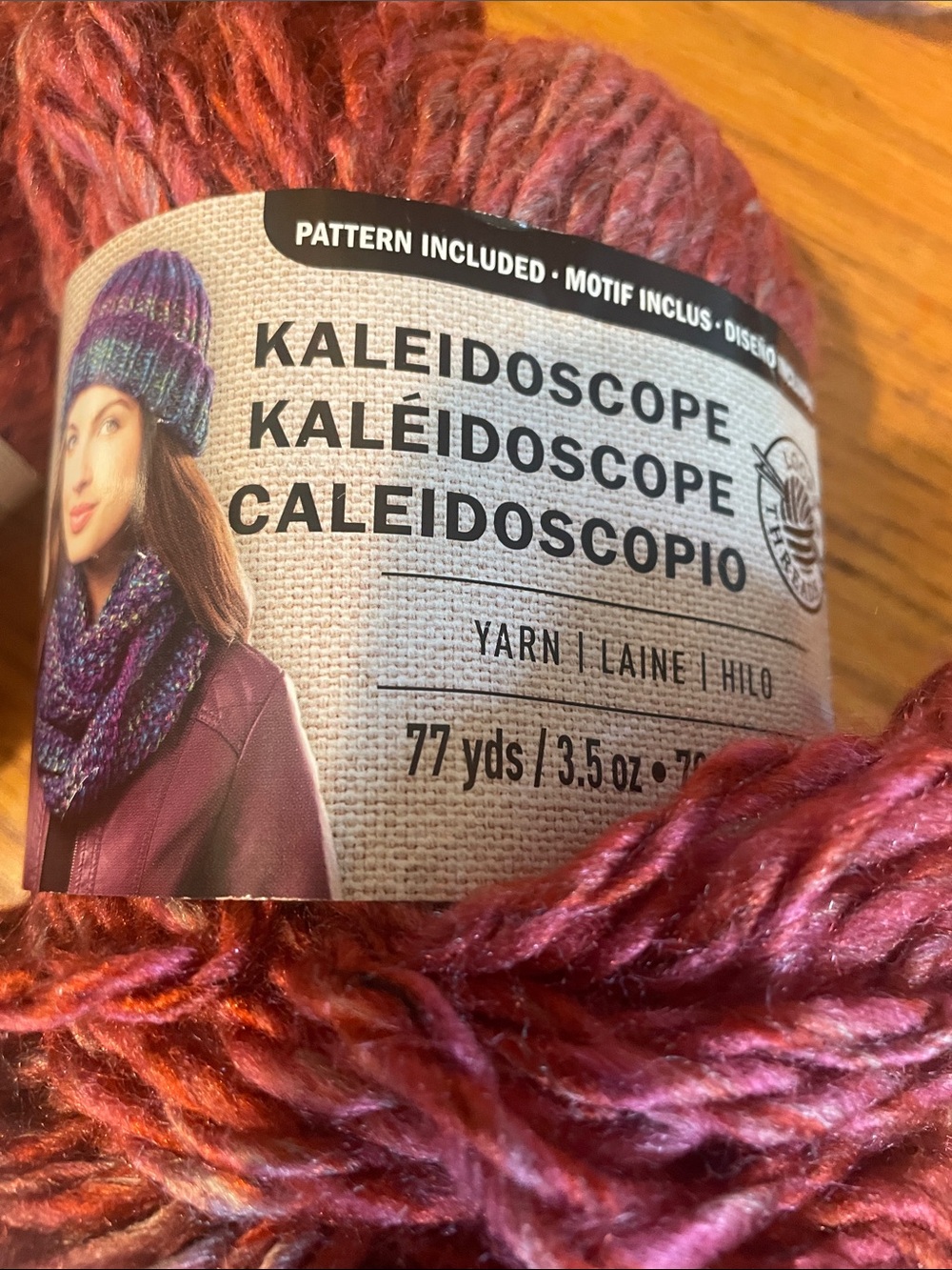 Women’s Multicolor Yarn Hat & Scarf Set 2 Skiens